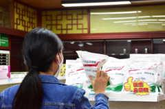 上火喉咙痛吃白云山板蓝根好了，爽歪歪